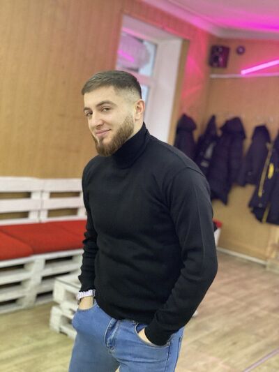  ,   Ali, 32 ,   ,   