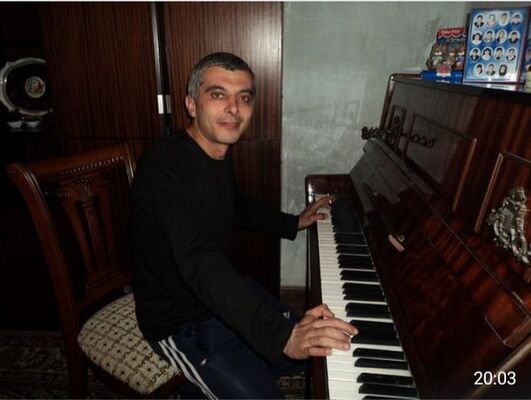  ,   Artur, 48 ,   ,   