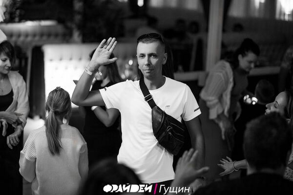  ,   Ruslan, 37 ,   ,   , c 