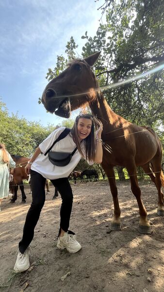  ,   Marina, 37 ,   c 