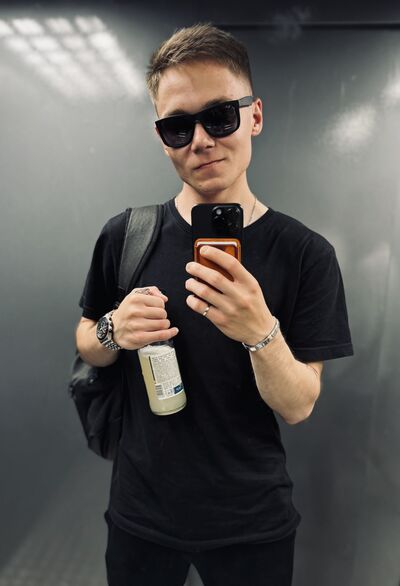  ,   Anton, 24 ,  