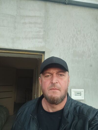  ,   Viktor, 45 ,   c 