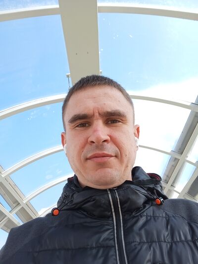  ,   Dmitrii, 32 ,   c 