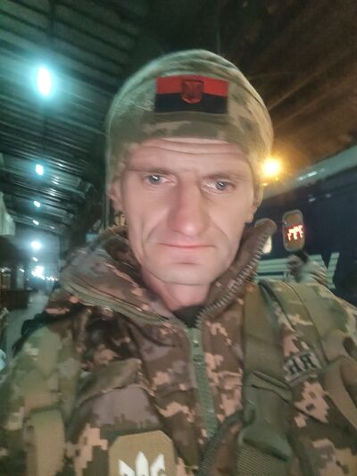  ,   Viktor, 41 ,   ,   