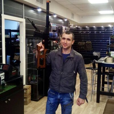  Holon,   , 42 ,  