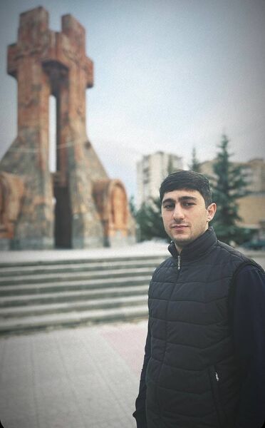  ,   Arman, 22 ,   ,   , c , 
