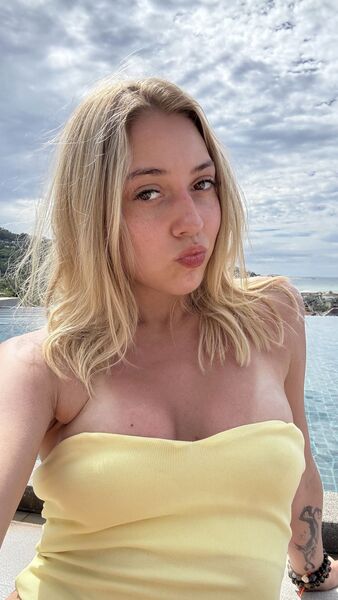  ,   Ksenia, 22 ,   ,   , c , 