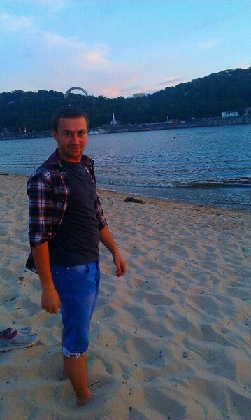  ,   Alex, 32 ,   