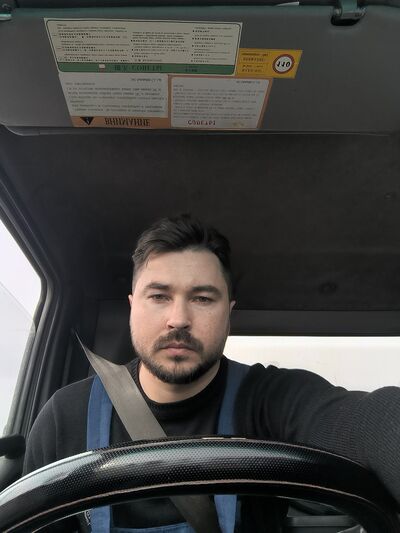  ,   Vlad, 32 ,   ,   