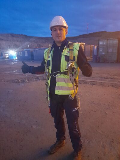  ,   Milos, 37 ,     , c 