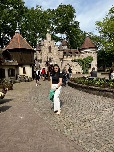  Oss,   Tamila, 36 ,     , c 