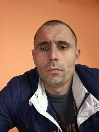  Abbots Langley,   , 44 ,  