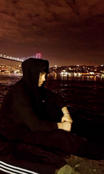  ,   Miro, 22 ,   