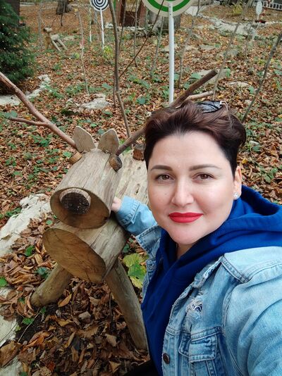 ,   Regina, 42 ,   ,   