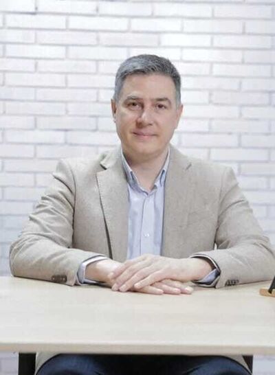  Findikli,   Chris, 54 ,   c 