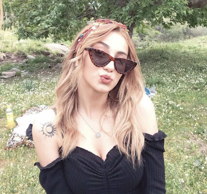  ,   Anora, 28 ,     