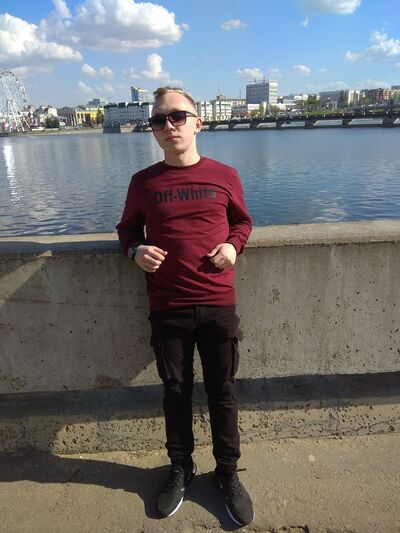  ,   Maxim, 27 ,   ,   , c 