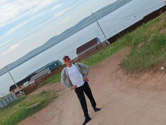 ,   Anatolij, 32 ,   ,   