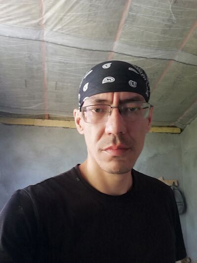 ,   Stefan, 40 ,     