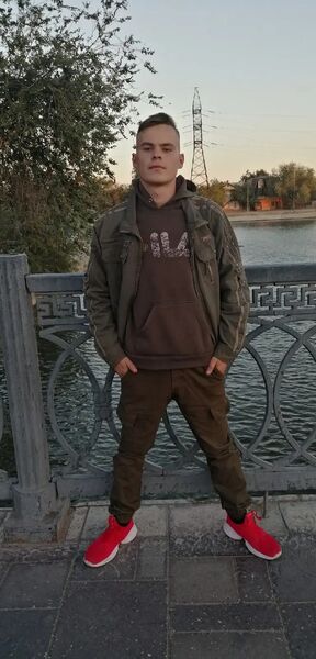  ,   Nicolas, 24 ,   