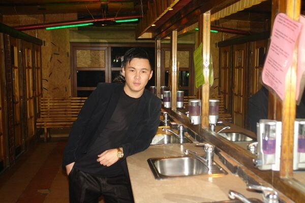 ,   Duman Jany, 37 ,   ,   , c 