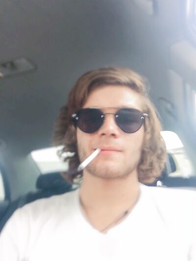  ,   Gio, 32 ,   