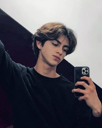  ,   Anton, 19 ,   , 