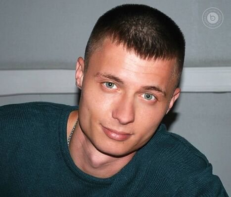  ,   Grei, 42 ,  