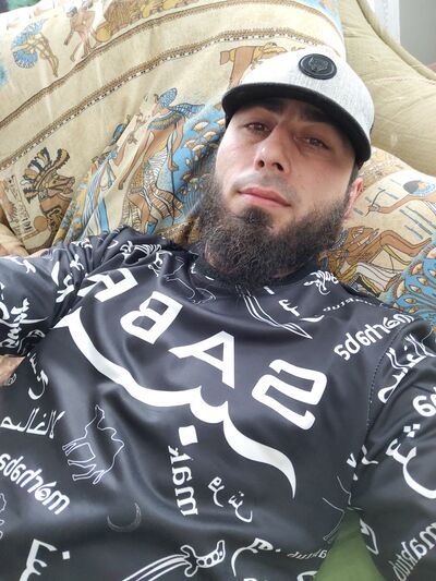  ,   Issa, 32 ,   ,   