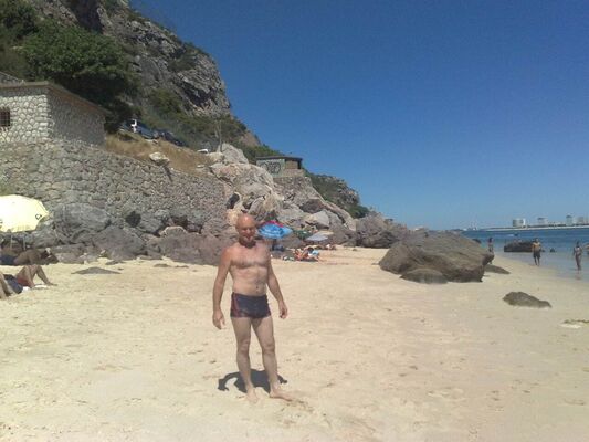  ,   Viktor, 41 ,   ,   
