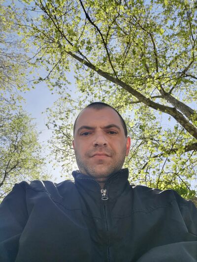  ,   Denis, 37 ,   ,   