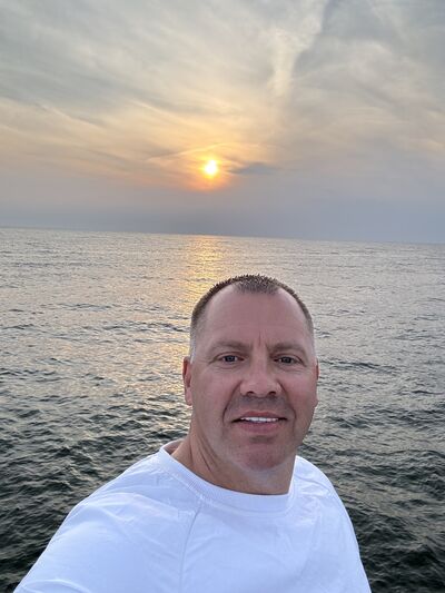  ,   Ernestas, 46 ,   , c , 