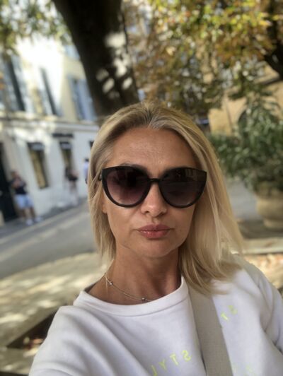  ,   Ilona, 45 ,   c 