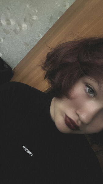  ,   Milana, 18 ,     