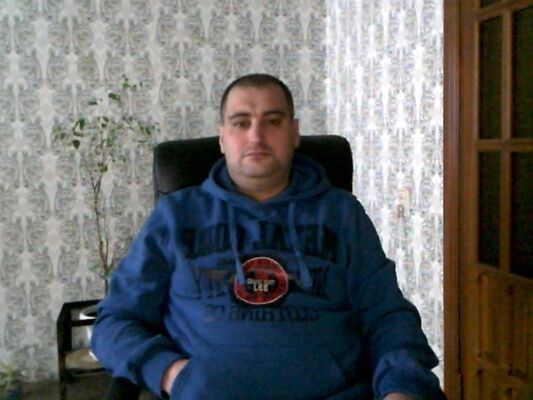  ,   Leon, 45 ,  