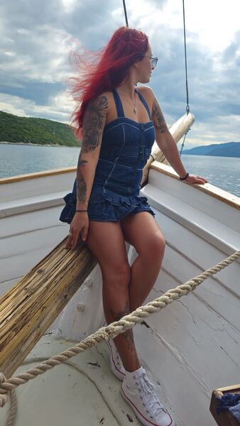  ,   Tina, 31 ,   ,   