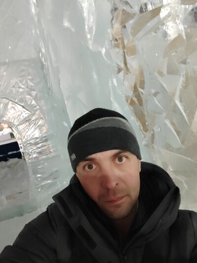  ,   Viktor, 37 ,   ,   