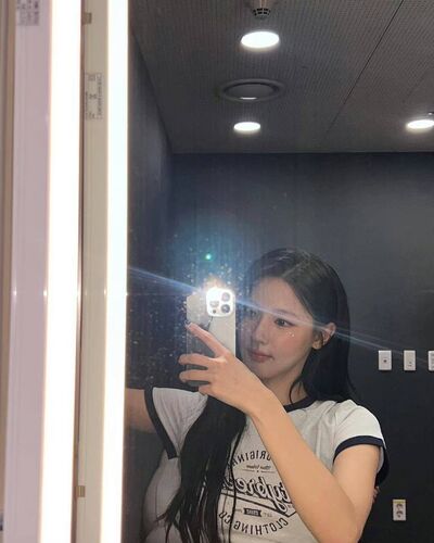  ,   Mia, 32 ,   ,   