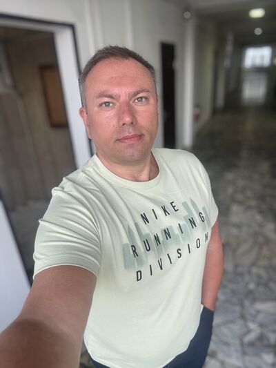  ,   Den, 48 ,     