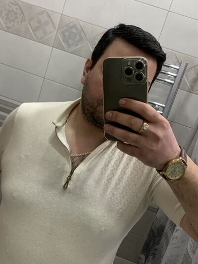  ,   Armen, 33 ,   ,   