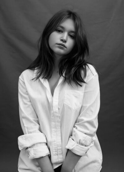  ,   Ilona, 23 ,   ,   