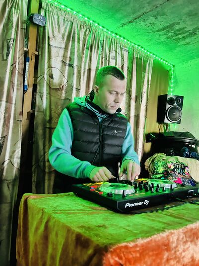  ,   Artem, 37 ,   ,   , c , 