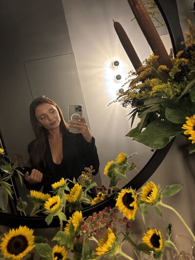  ,   Elena, 25 ,   ,   , c , 