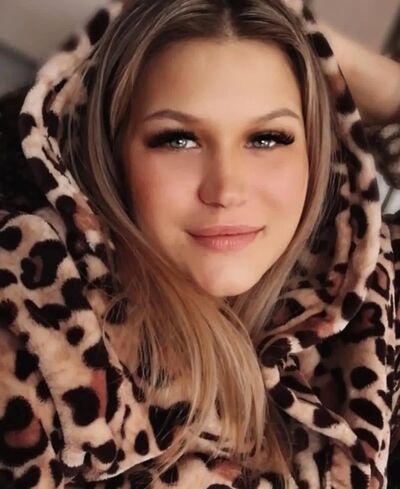  ,   Nina, 27 ,   