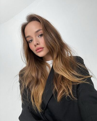  --,   Daria, 22 ,   ,   