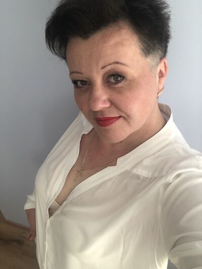  -,   Julia, 42 ,   ,   , c , 