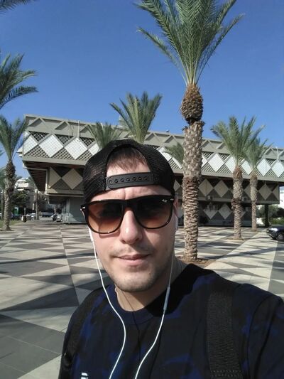  -,   Vladimir, 32 ,   ,   , c 