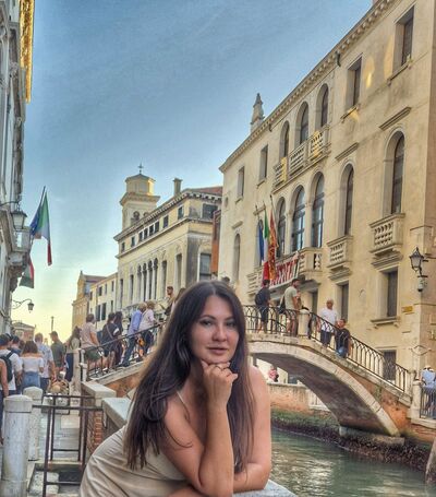  ,   Elena, 27 ,   