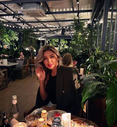  ,   Violetta, 25 ,   ,   