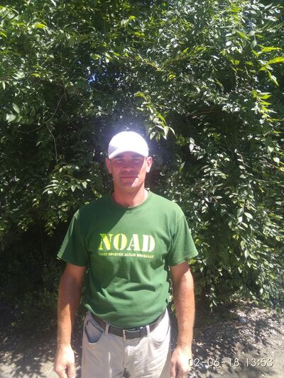  ,   Viktor, 44 ,   